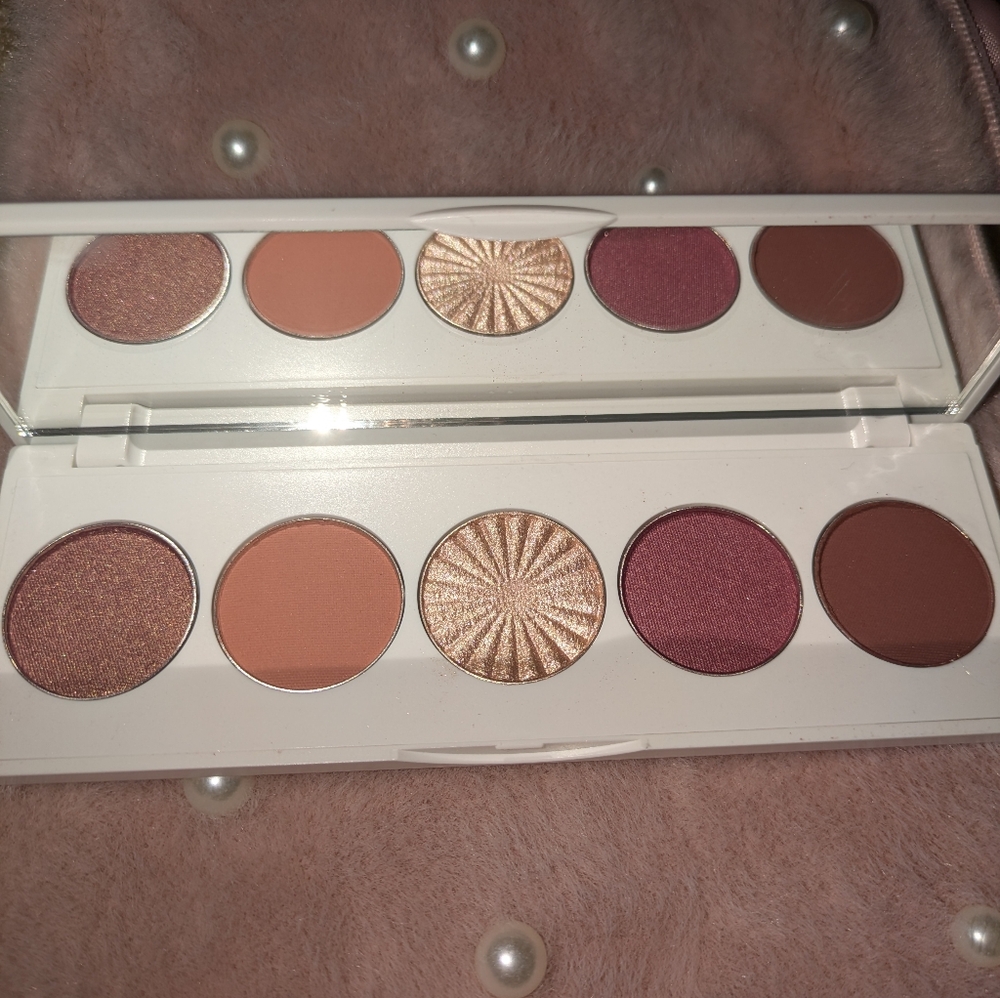 OFRA Luxurious Signature Eyeshadow Palette